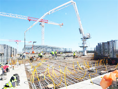 建筑工程必備機(jī)械，混凝土布料機(jī)。